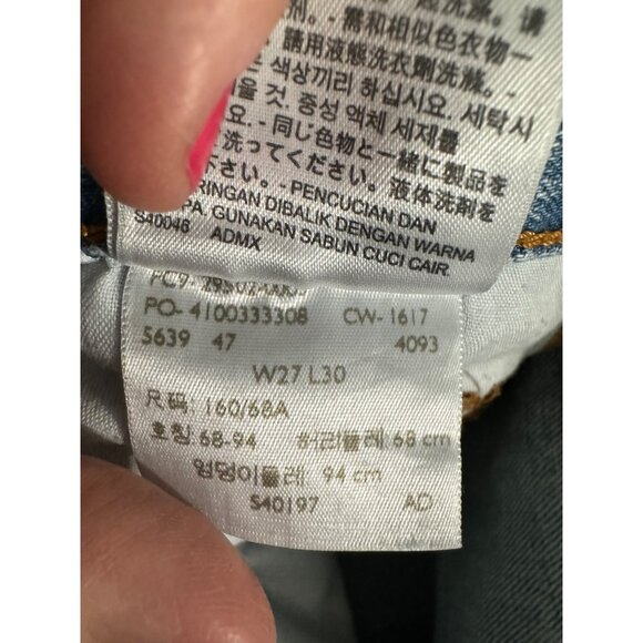 Levi's 501 light wash button fly one hundred percent cotton raw hem size 27x30 - Picture 5 of 7